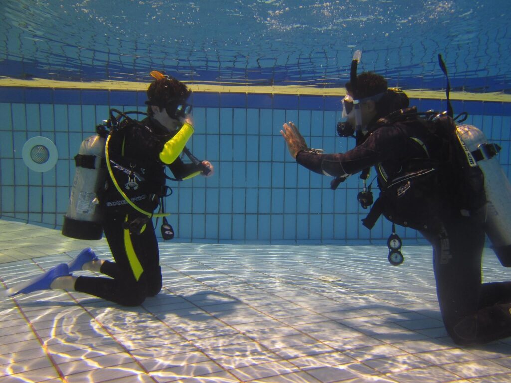 Learning scuba diving photo